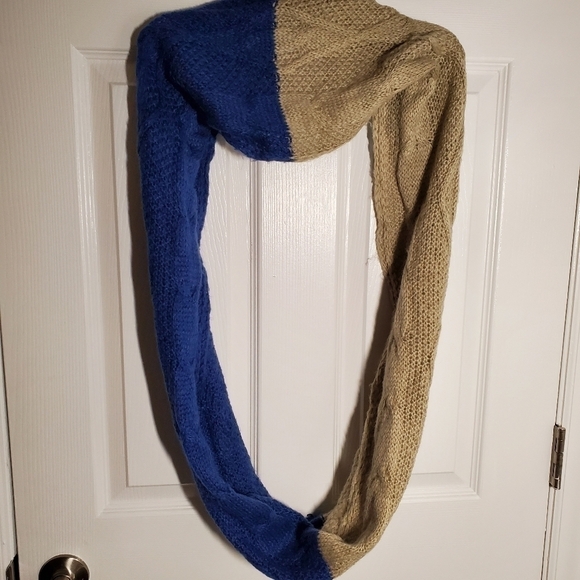 CREAM and Blue Infinity Scarf - Picture 2 of 7